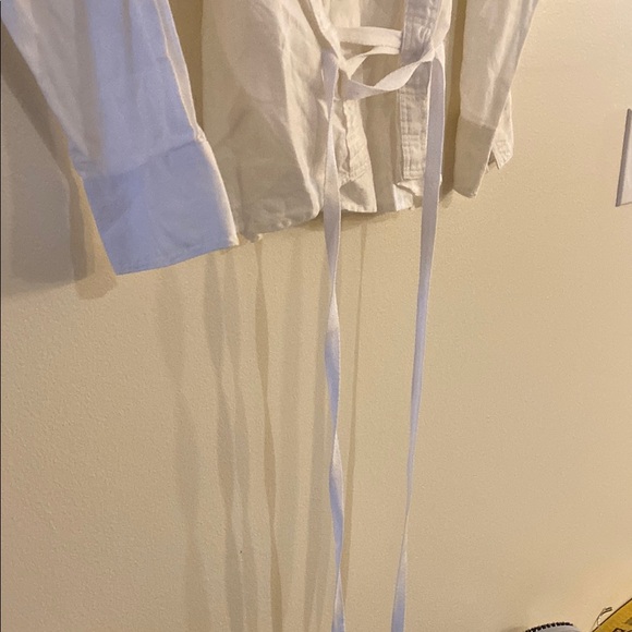 Women's White Button-Up 100% Linen Shirt - Picture 5 of 12